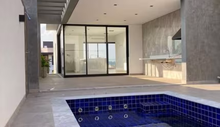 Casa em condomínio fechado, nova, vista para Serra do Japi, lazer total