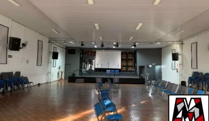 Excelente imóvel comercial na Vila Arens, várias salas e vagas cobertas.