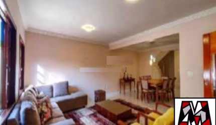 Casa Jardim Santa Adelaide em Jundiaí, 04 vagas, piscina, aceita financiamento.