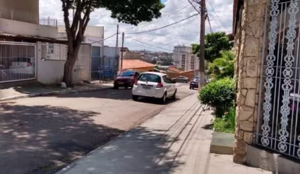 Linda casa térrea com outra casa coligada, para renda ou segunda moradia. Junto, um salão comercial.