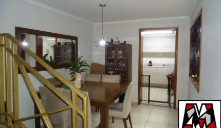 Casa, sobrado a venda, com 02 dormitórios, 04 vagas de garagem, bem localizada, aceita permuta por apartamento.