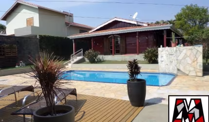 Ampla casa térrea no  bairro Engordadouro  excelente localização.