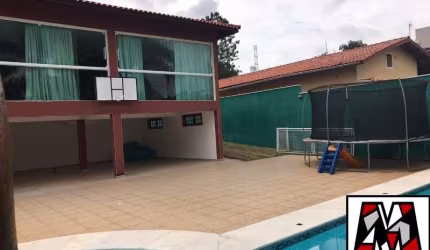 Casa em condomínio fechado Parque da Fazenda com piscina, estuda permuta.