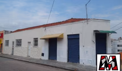 Imóvel comercial na Rua Brasil,  salão mais salas, aceita permuta.