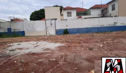 Terreno a venda no centro medindo 1.150 m² com 25 de frente, rua com vários comércios, bom para investidores, ótima localização e outros.