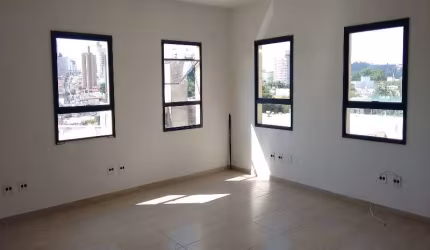 Ótima localização - próximo centro comercial Vila Arens