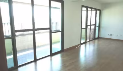 Amplo, vista livre, apartamento no centro da cidade