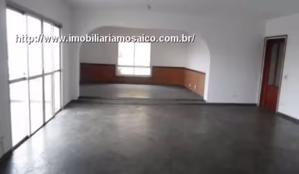 Amplo apartamento no centro, permuta