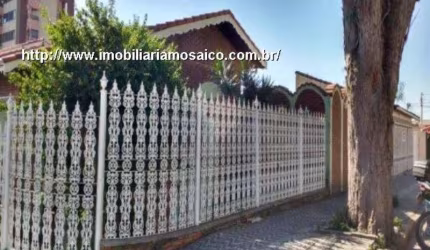 Ampla residência, residencial ou comercial (clínicas, escritórios e afins), estuda permuta.