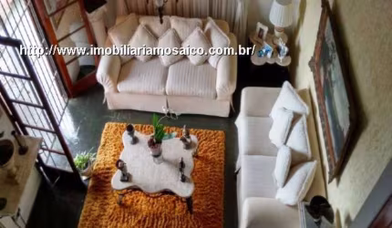 Ampla casa na Ponte São João, 05 dormitórios, 02 suites, 04 vagas