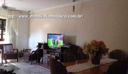 Ótima casa, ampla, aceita financiamento