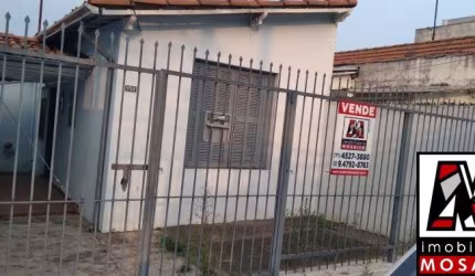 Casa a venda no Centro de Jundiaí, financia, próximo de vários comércios, Hospital Soban e Universitários.
