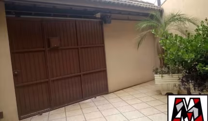 Casa à venda em Jundiaí-SP: 3 quartos, 1 suíte, 2 salas, 3 banheiros, 4 vagas de garagem, 220m² na Vila Galvão!