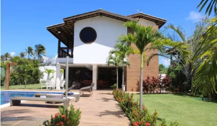 Casa  de 05 suítes no melhor condominio de Guarajuba há 50 m