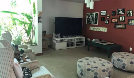 Casa de 4/4, sendo 3 suítes - Busca Vida