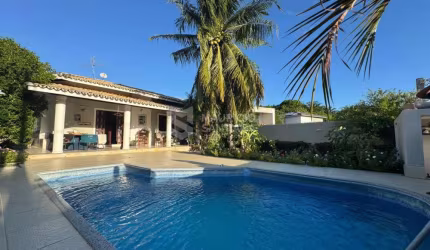 Casa térrea 4/4, sendo uma suíte - Estrada do Coco