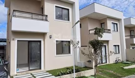 Casa 4/4, sendo 1 suíte em condomínio - Abrantes