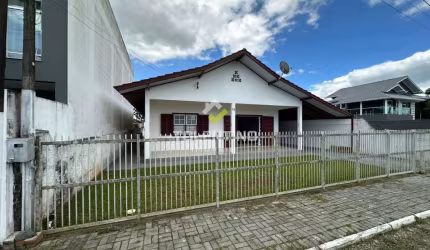 Casa com 3 quartos à venda na 459, 33, Centro, Balneário Piçarras por R$ 2.200.000