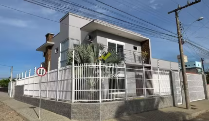Casa com 3 quartos à venda na Josiane Girardi, 163, Centro, Penha por R$ 2.600.000