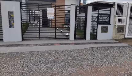 CASA NO ITAJUBA PROXIMA A PRAIA COM SUITE