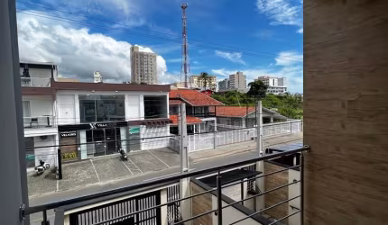 SOBRADO NO CENTRO DE BALNEARIO A MENOS DE 150 METROS DA PRAIA