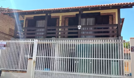 sobrado pertinho da praia