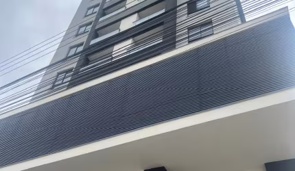 LINDO APARTAMENTO NO CENTRO DE BALNEARIO PIÇARRAS