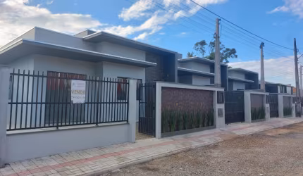 OTIMA CASA COM QUINTAL E PISCINA