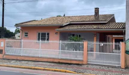 linda casa na avenida emanuel pinto