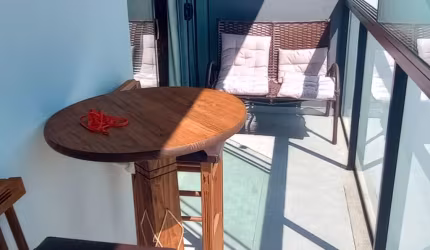 APARTAMENTO A 250 METROS DA PRAIA COM TRES QUARTOS SENDO UMA SUITE