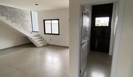 LINDO SOBRADO PROXIMO A PRAIA COM TRES QUARTOS SENDO UMA SUITE