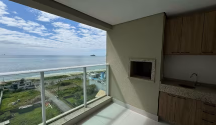 APARTAMENTO FRENTE MAR PÉ NA AREIA