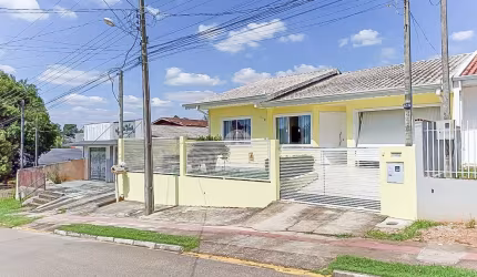 Excelente Casa no Centro de Quintandinha Com Piscina.