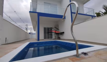 SOBRADO COM 3 QUARTOS E PISCINA EM CARAGUATATUBA-SP