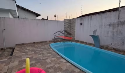 Casa à Venda no bairro do Morro do Algodão em Caraguatatuba, SP - Duas suítes e Piscina em 180m² de terreno