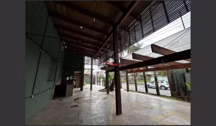 Ponto Comercial e 2 banheiros à Venda, 256 m² Centro de Caraguatatuba-SP