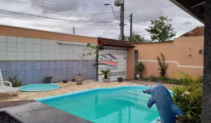 Casa com 4 Quartos e 3 banheiros à Venda, 198 m² por R$ 850.000