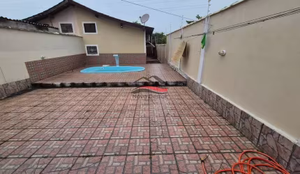 Casa com 2 dormitórios e piscina à venda no Jd. das Gaivotas, Caraguatatuba / SP