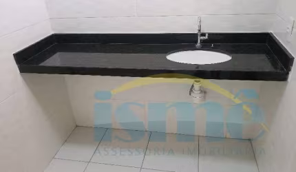Salão/Galpão no térreo c/ 200m2, piso superior 2 salas c/ 90m2 cada