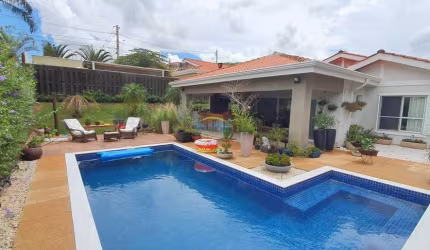 CASA EM CONDOMÍNIO - 3 SUÍTES