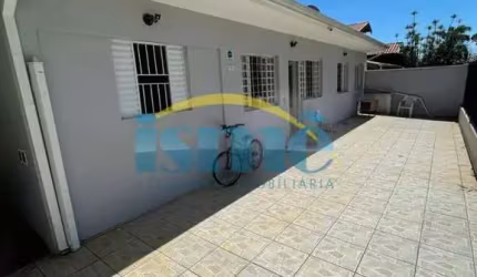 QUARTO MOBILIADO COM VARANDA