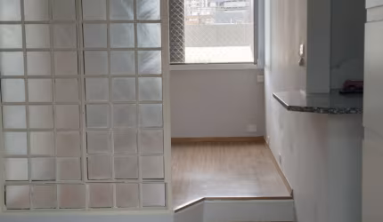 Apartamento reformado 35m2 01dorm rua Maria Antônia em frente ao mackenzie.