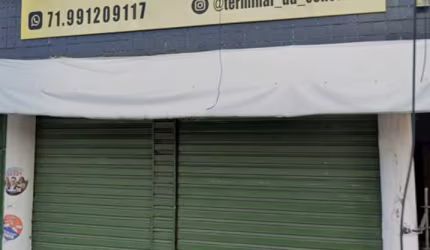 Casa com ponto comercial e quintal