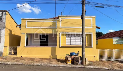 Casa para Locação em Brotas, Centro, 2 dormitórios, 1 banheiro, 3 vagas