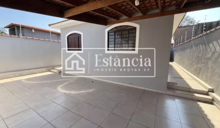 Casa para Venda em Brotas, Planalto, 4 dormitórios, 2 banheiros, 2 vagas