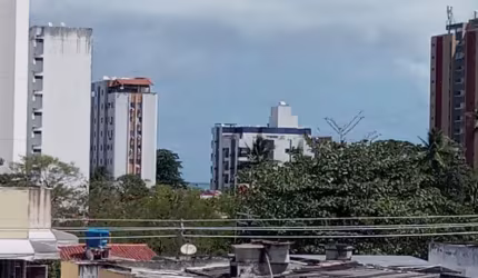 Vendo  3 quantos  pilotis 2  garagensbem ventilado ainda dá para ver o mar de Olinda