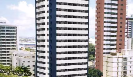 Esse fica entre a Praia de Boa Viagem e o Shopping Recife