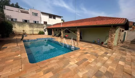 Casa à Venda no Bairro Parque Via Norte em Campinas - SP.