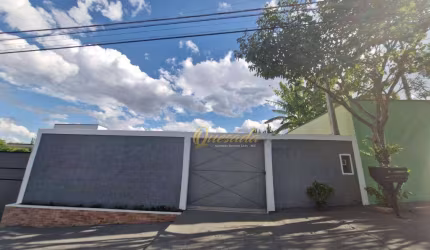 Casa térrea, 2 dormitórios, quintal, Jardim Maringá, Indaiatuba.