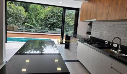 Sobrado novo à venda, 3 suítes, planejados, piscina, Condomínio Piazza Venezzia, Indaiatuba.